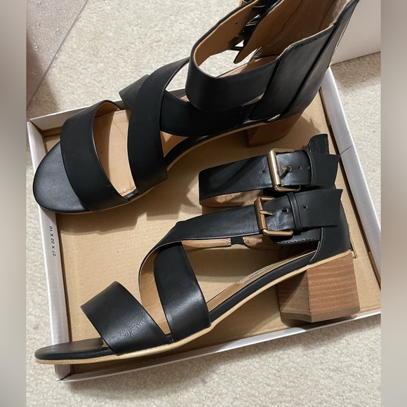 Steve Madden Fontana Back Zip Buckled Block Heeled Sandal - Picture 3 of 4